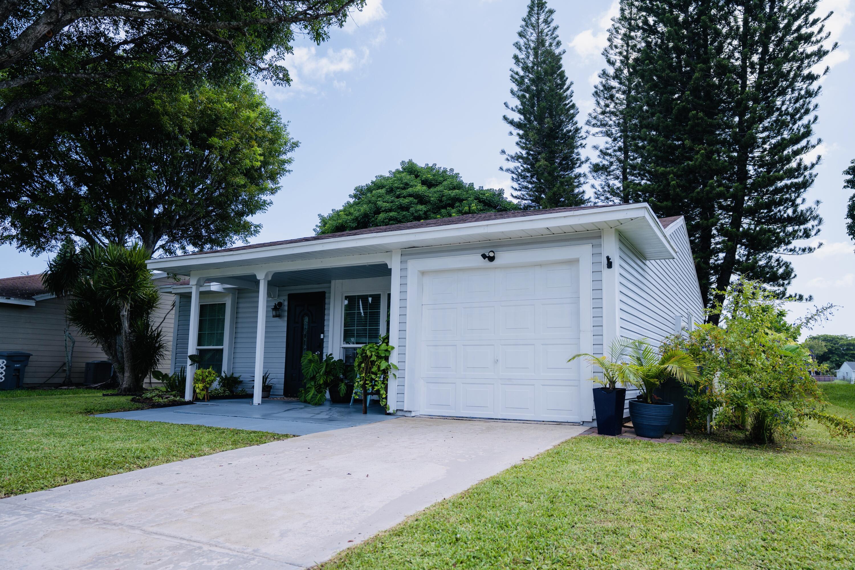 9060 Chrysanthemum Drive Property Photo 3