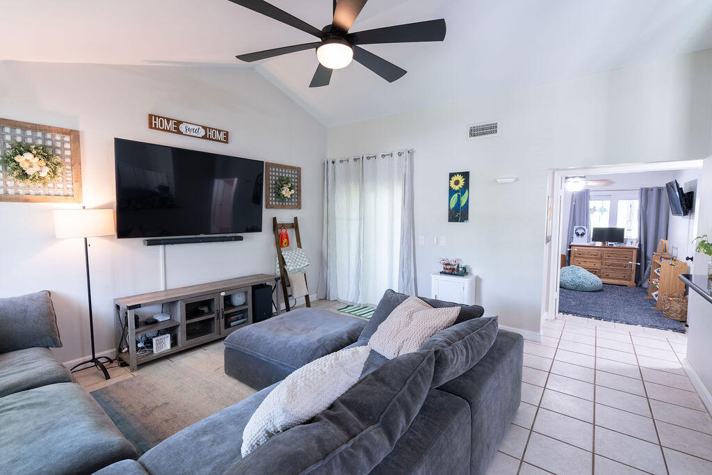 9060 Chrysanthemum Drive Property Photo 5