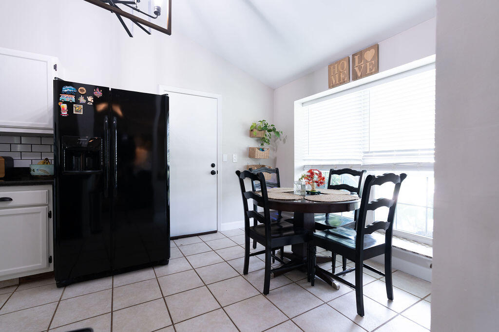 9060 Chrysanthemum Drive Property Photo 7