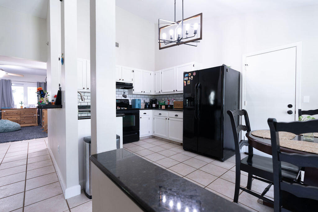 9060 Chrysanthemum Drive Property Photo 8