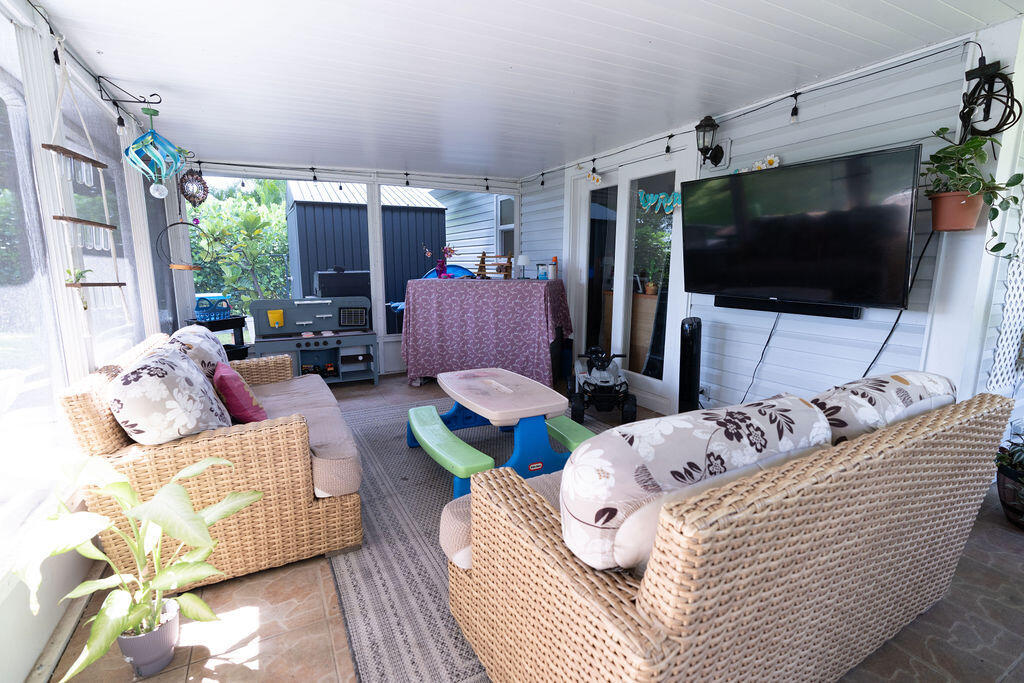 9060 Chrysanthemum Drive Property Photo 15