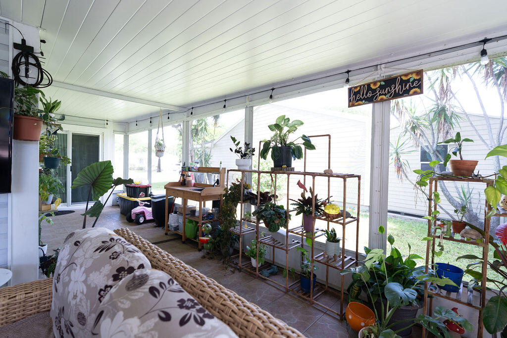 9060 Chrysanthemum Drive Property Photo 16