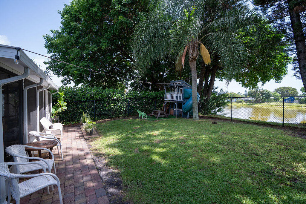 9060 Chrysanthemum Drive Property Photo 17