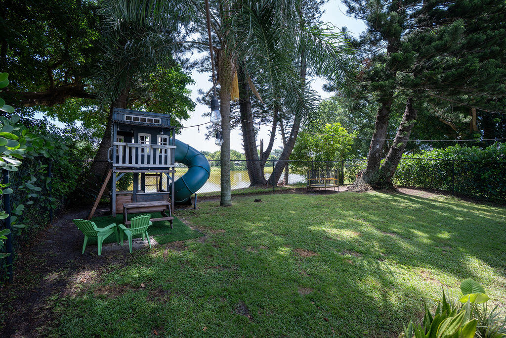 9060 Chrysanthemum Drive Property Photo 18