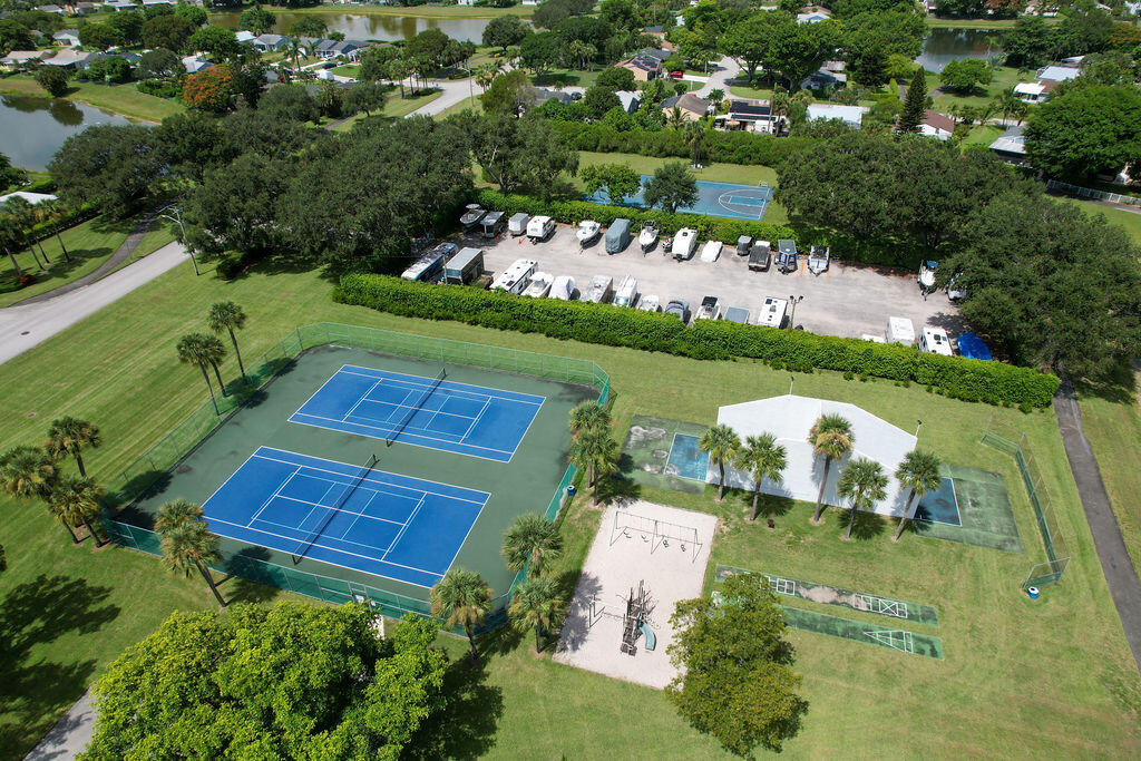 9060 Chrysanthemum Drive Property Photo 25