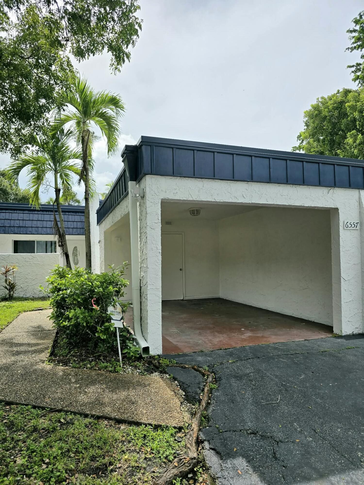 6557 Nw 99th Avenue Property Photo 1