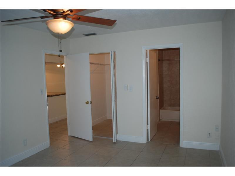 6557 Nw 99th Avenue Property Photo 5