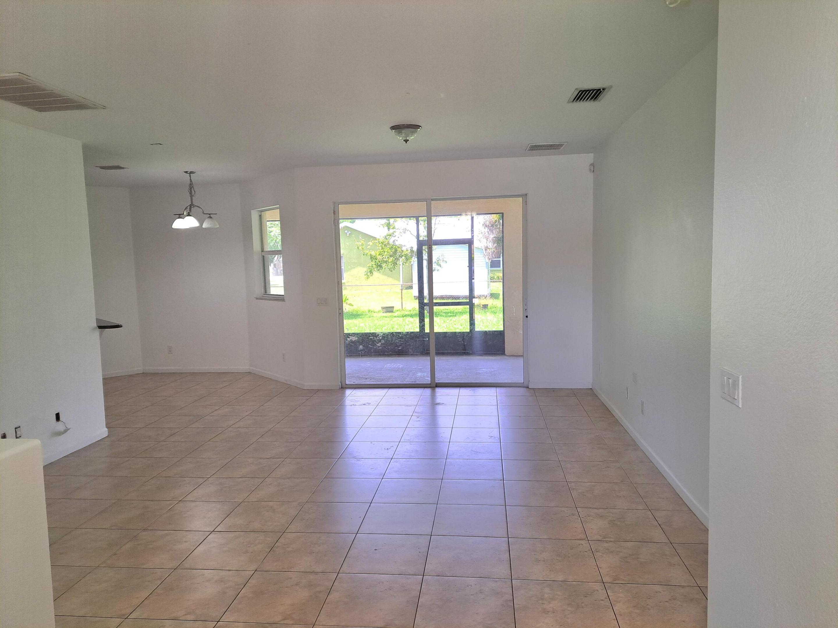 2262 Se Glover Street Property Photo 2
