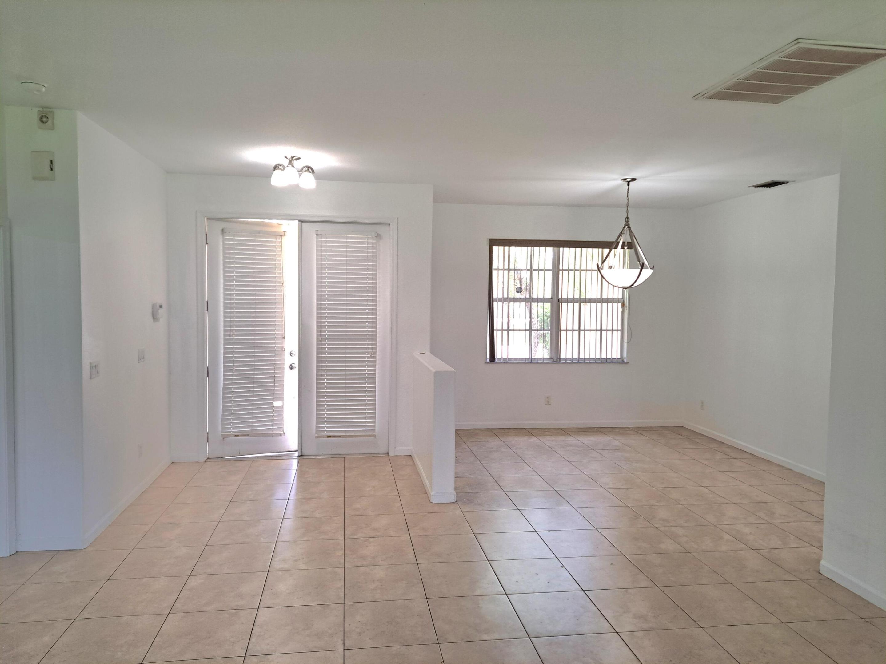 2262 Se Glover Street Property Photo 4