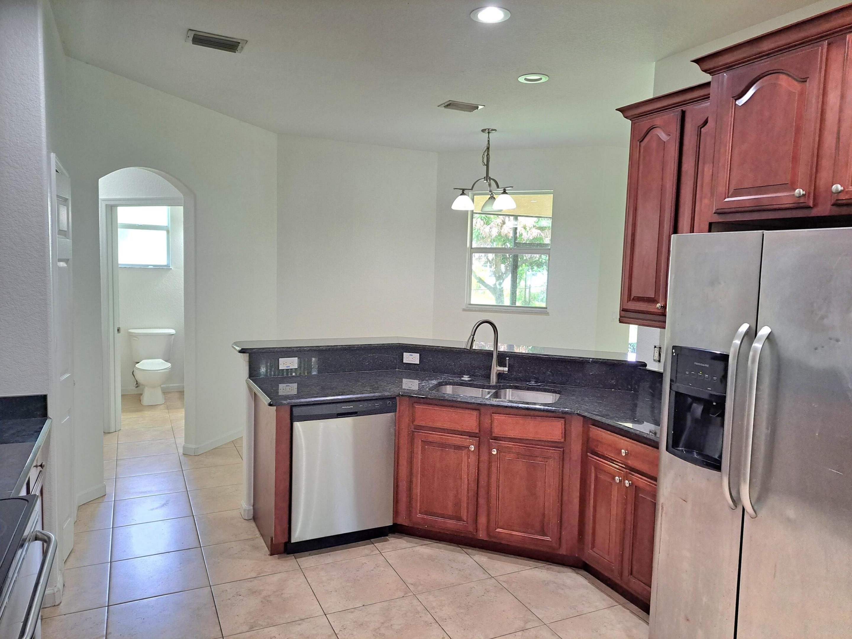 2262 Se Glover Street Property Photo 5