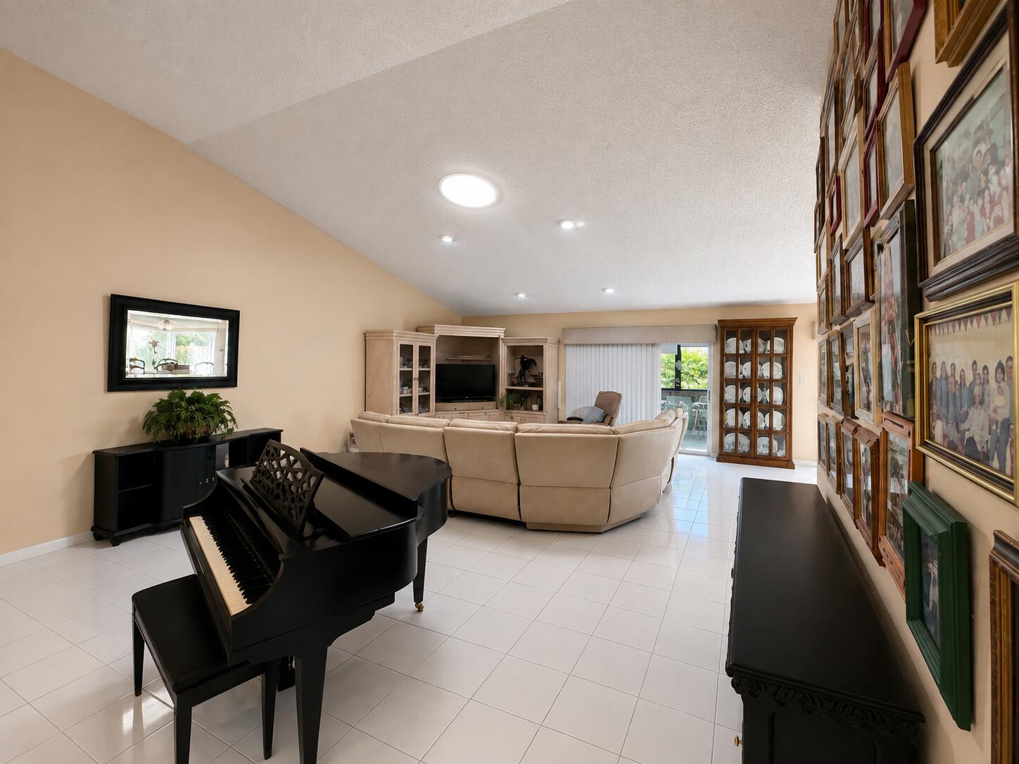 7758 Cloverfield Circle Property Photo 14