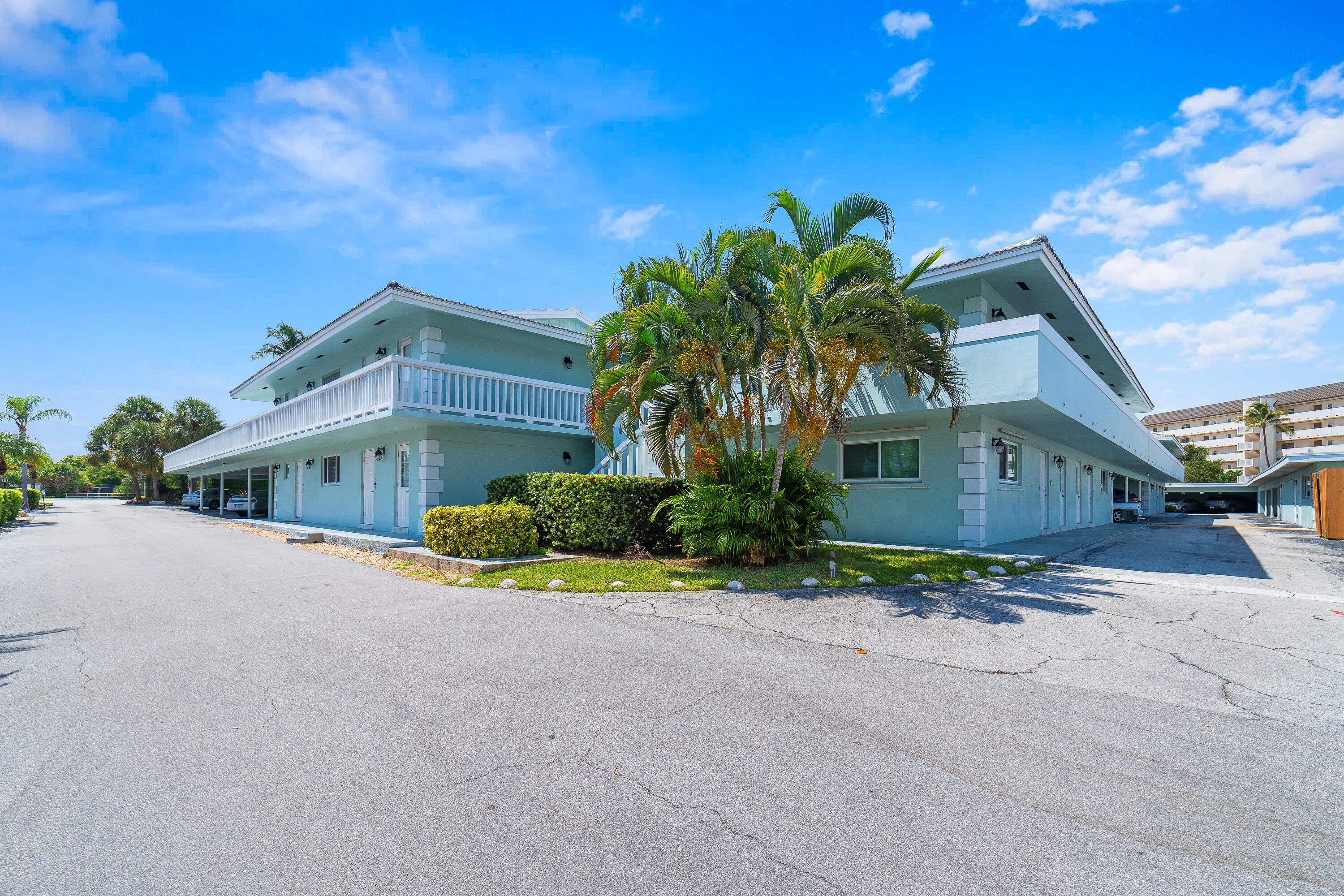 322 N FEDERAL Highway 232 Property Photo 1