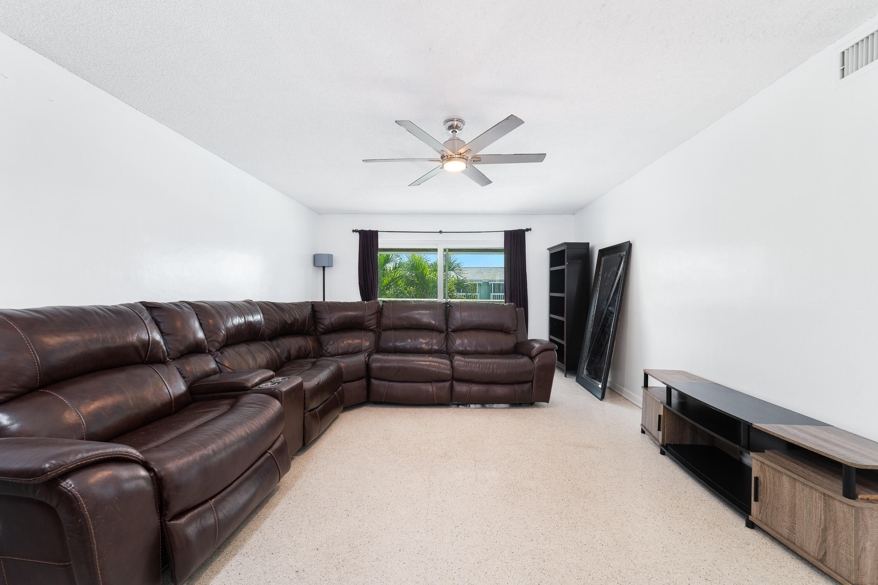 322 N Federal Highway 232 Property Photo 4