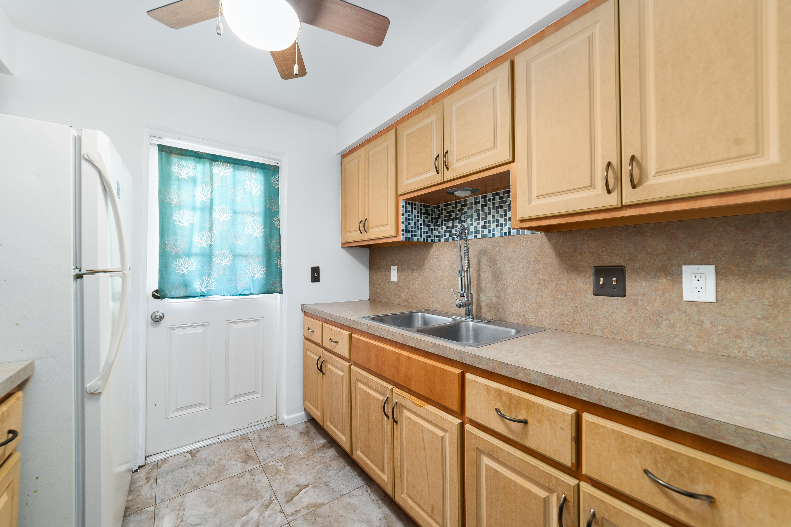 322 N Federal Highway 232 Property Photo 7