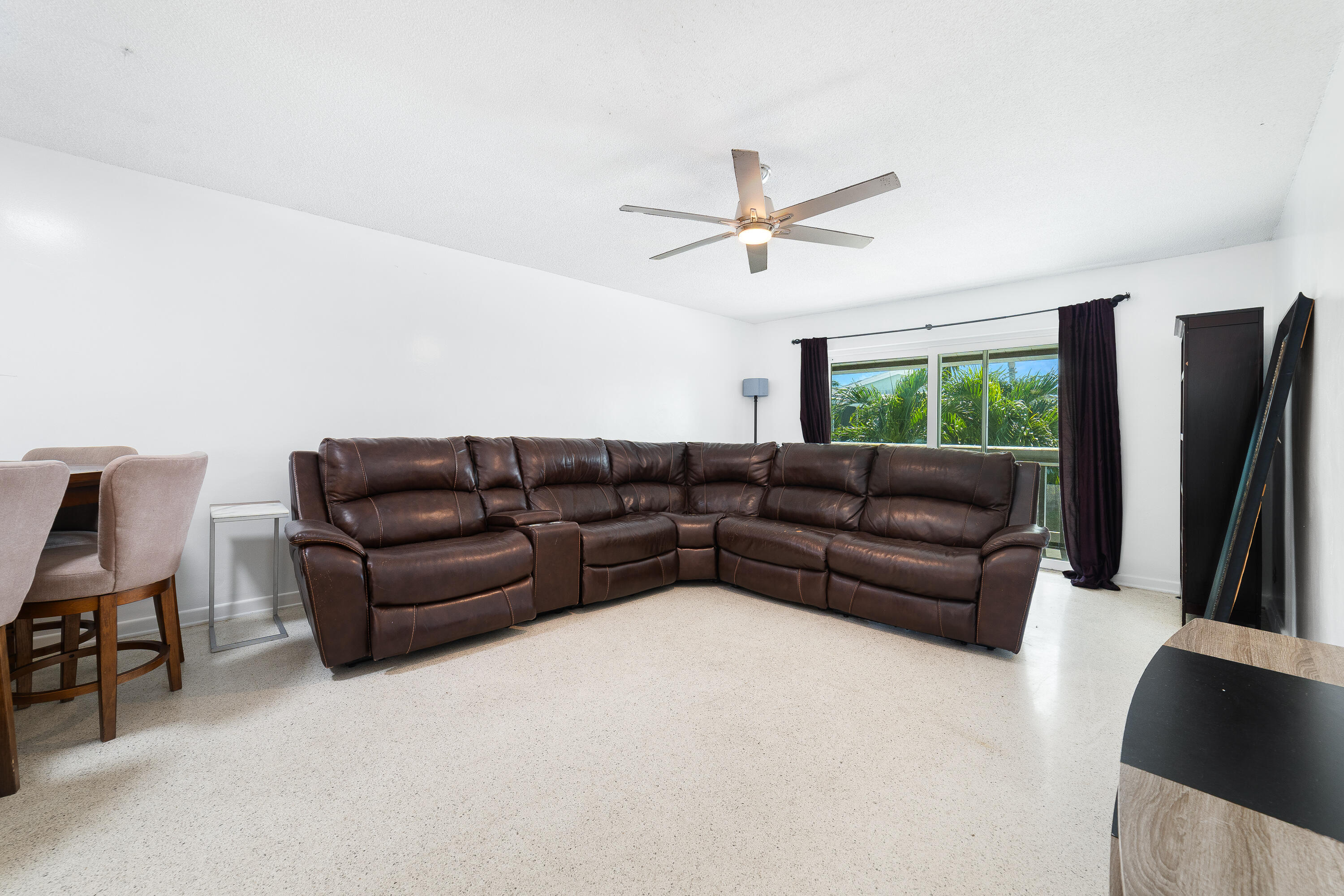 322 N Federal Highway 232 Property Photo 9