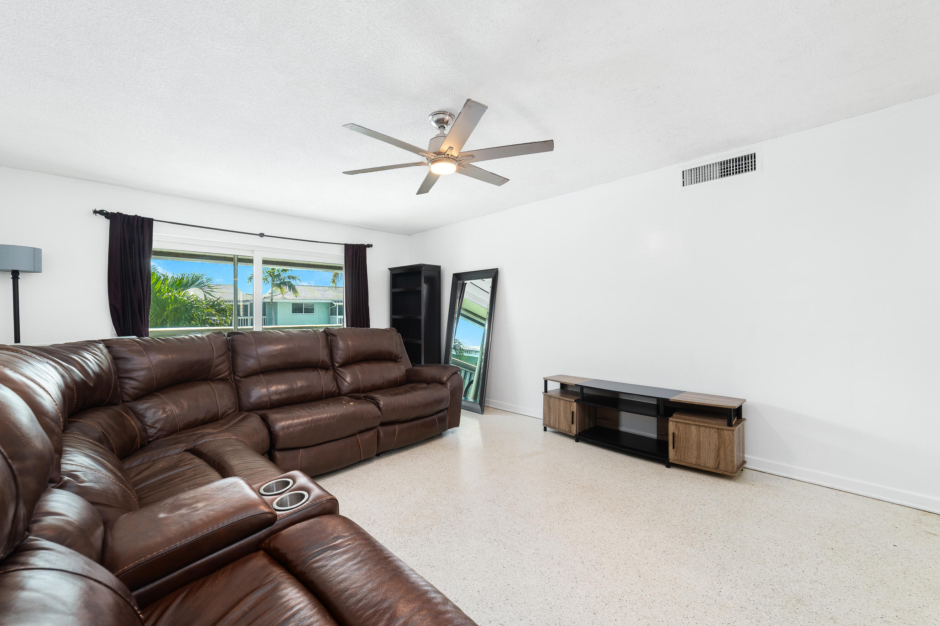 322 N Federal Highway 232 Property Photo 10