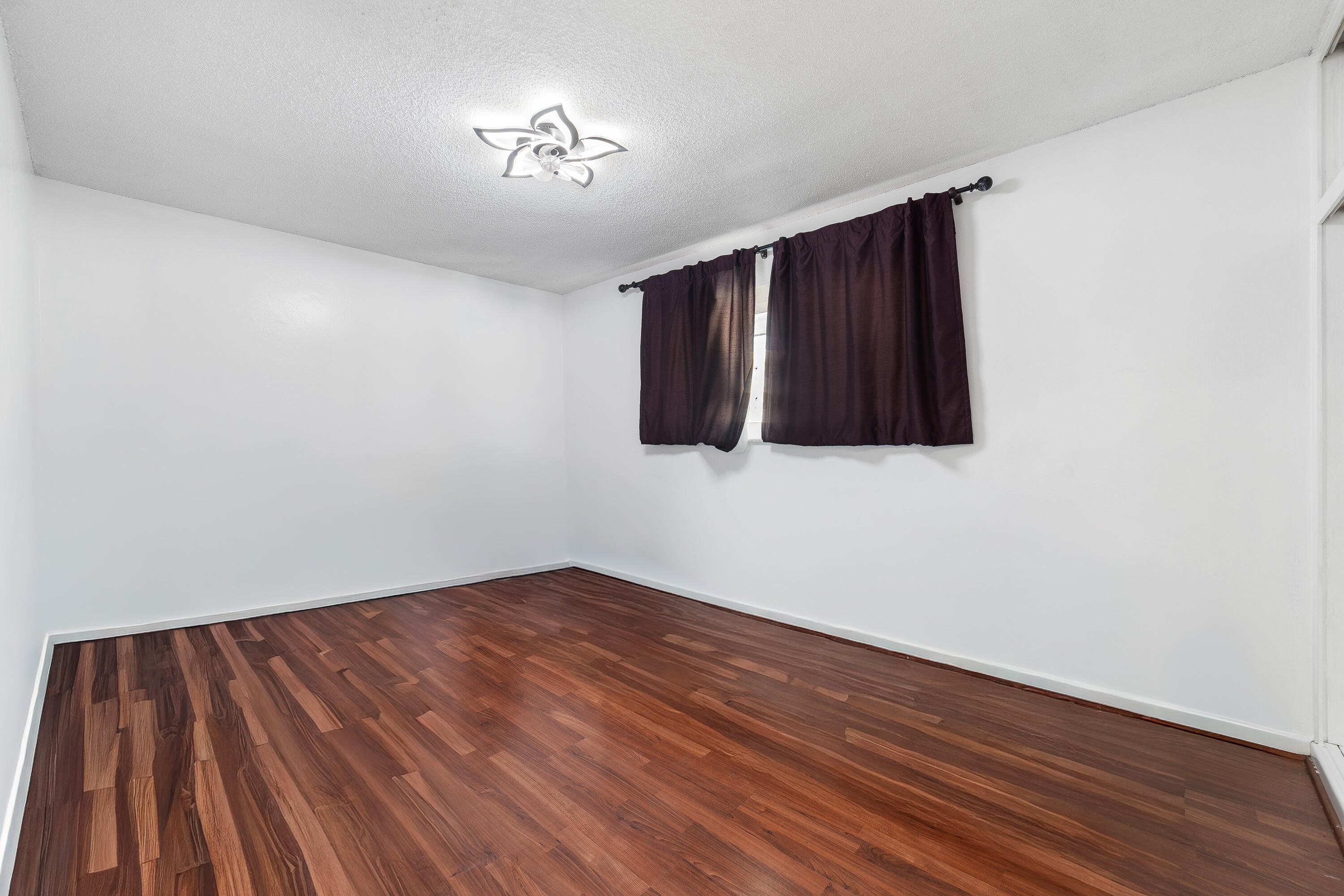 322 N Federal Highway 232 Property Photo 15