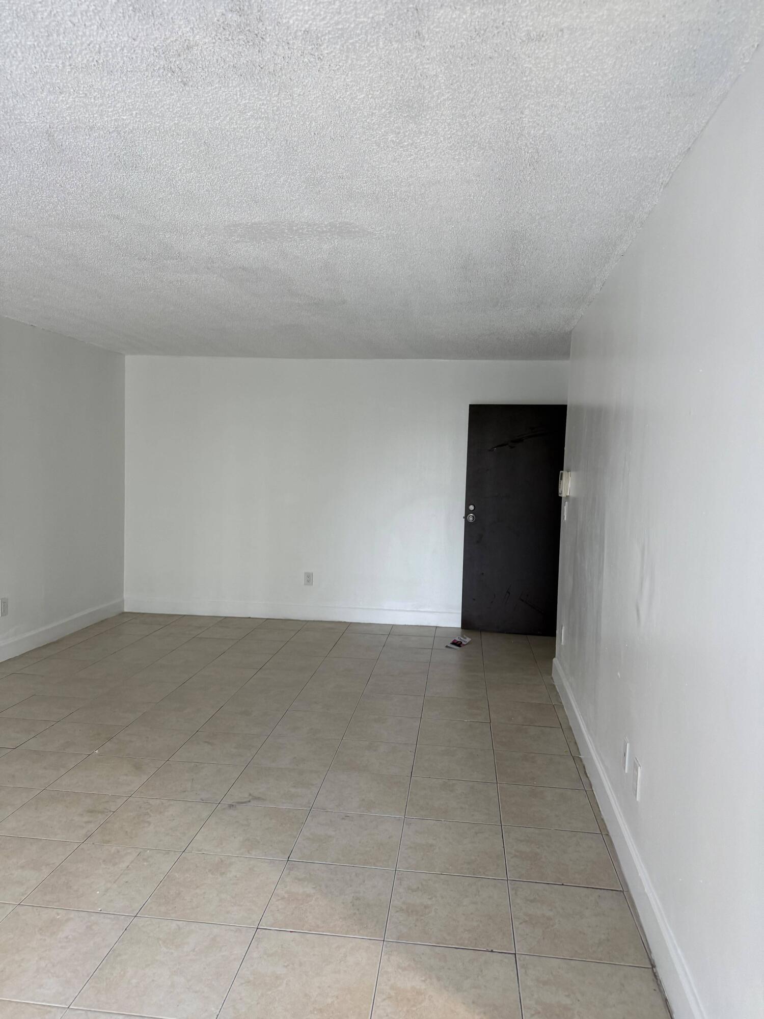 482 Nw 165th St Road A-301 Property Photo 15