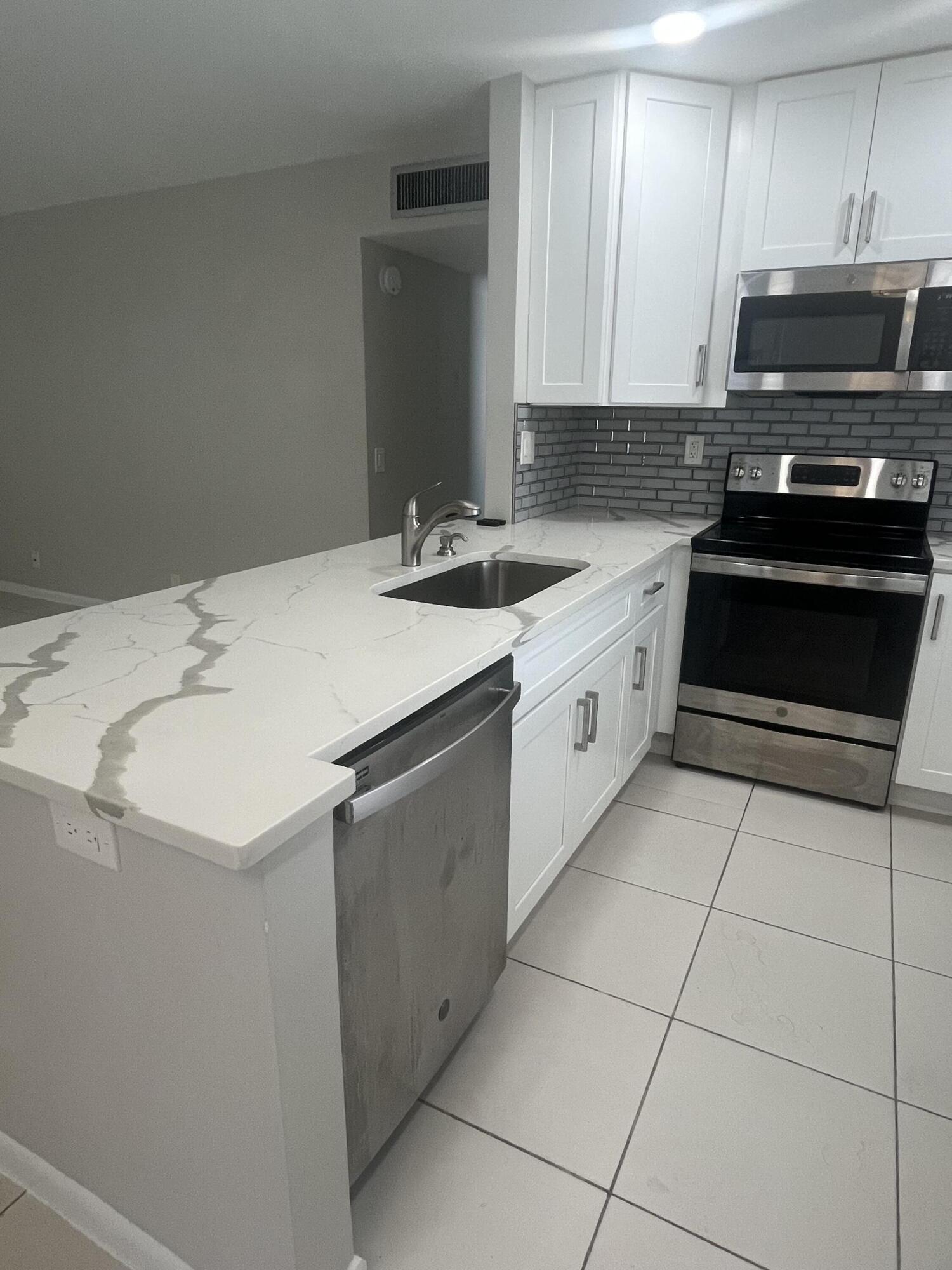 93 Normandy B Property Photo 5