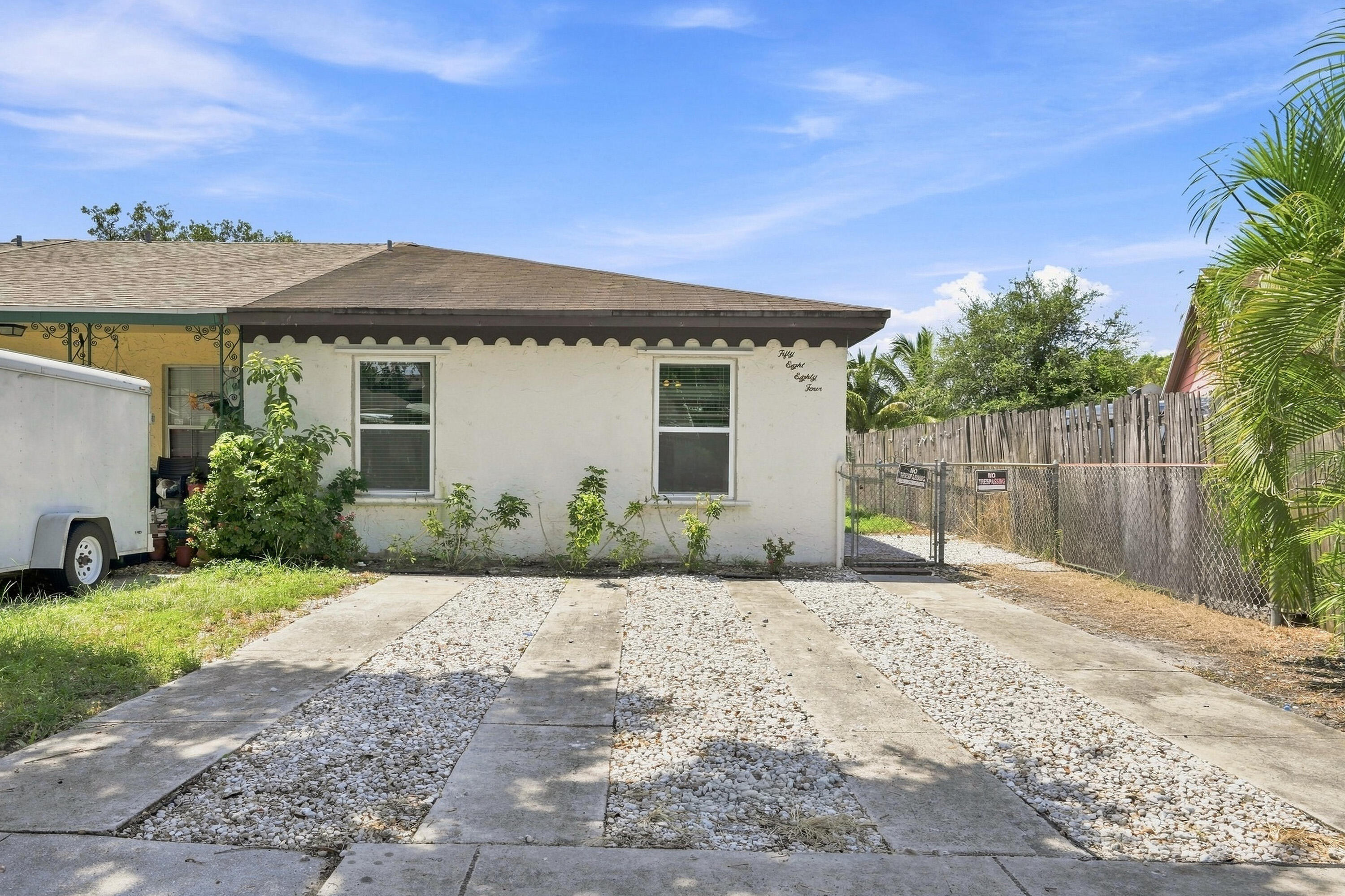 5884 S 38th Street Property Photo 1