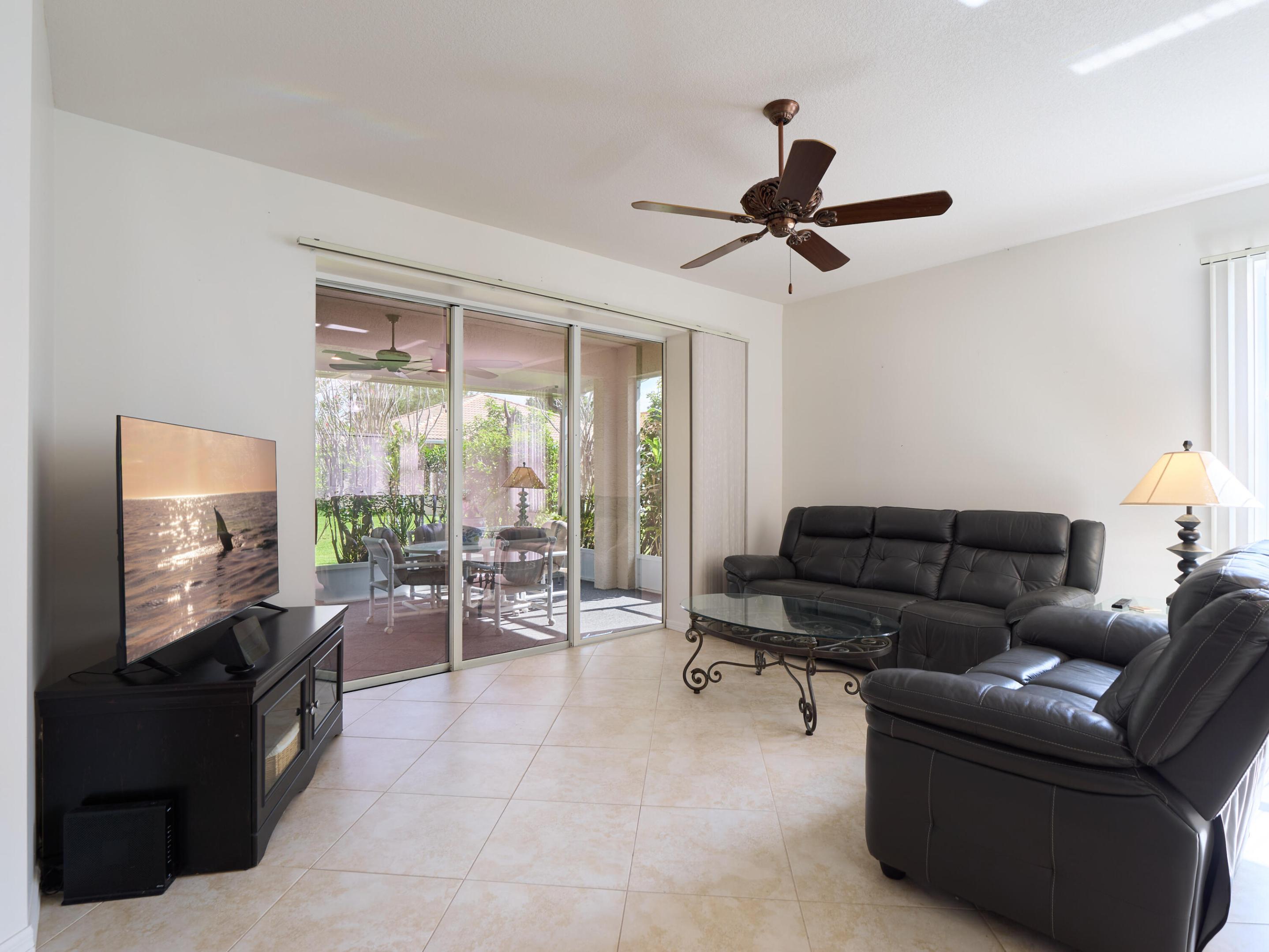 907 Nw Sarria Court Property Photo 7