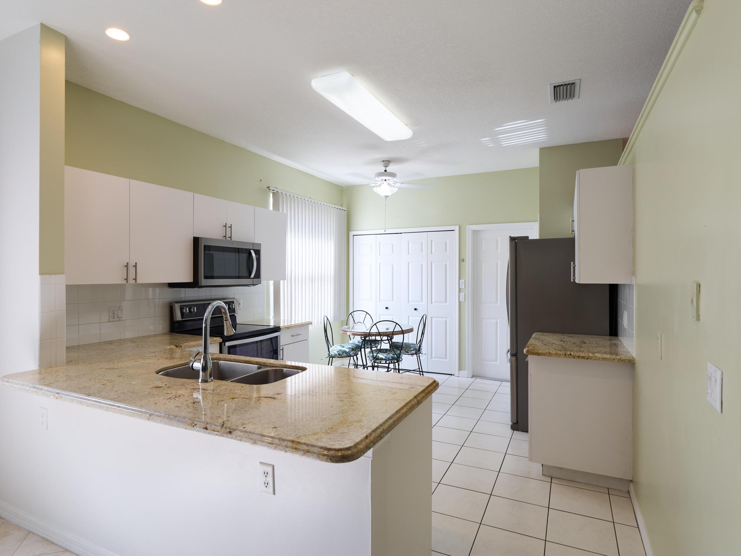 907 Nw Sarria Court Property Photo 9