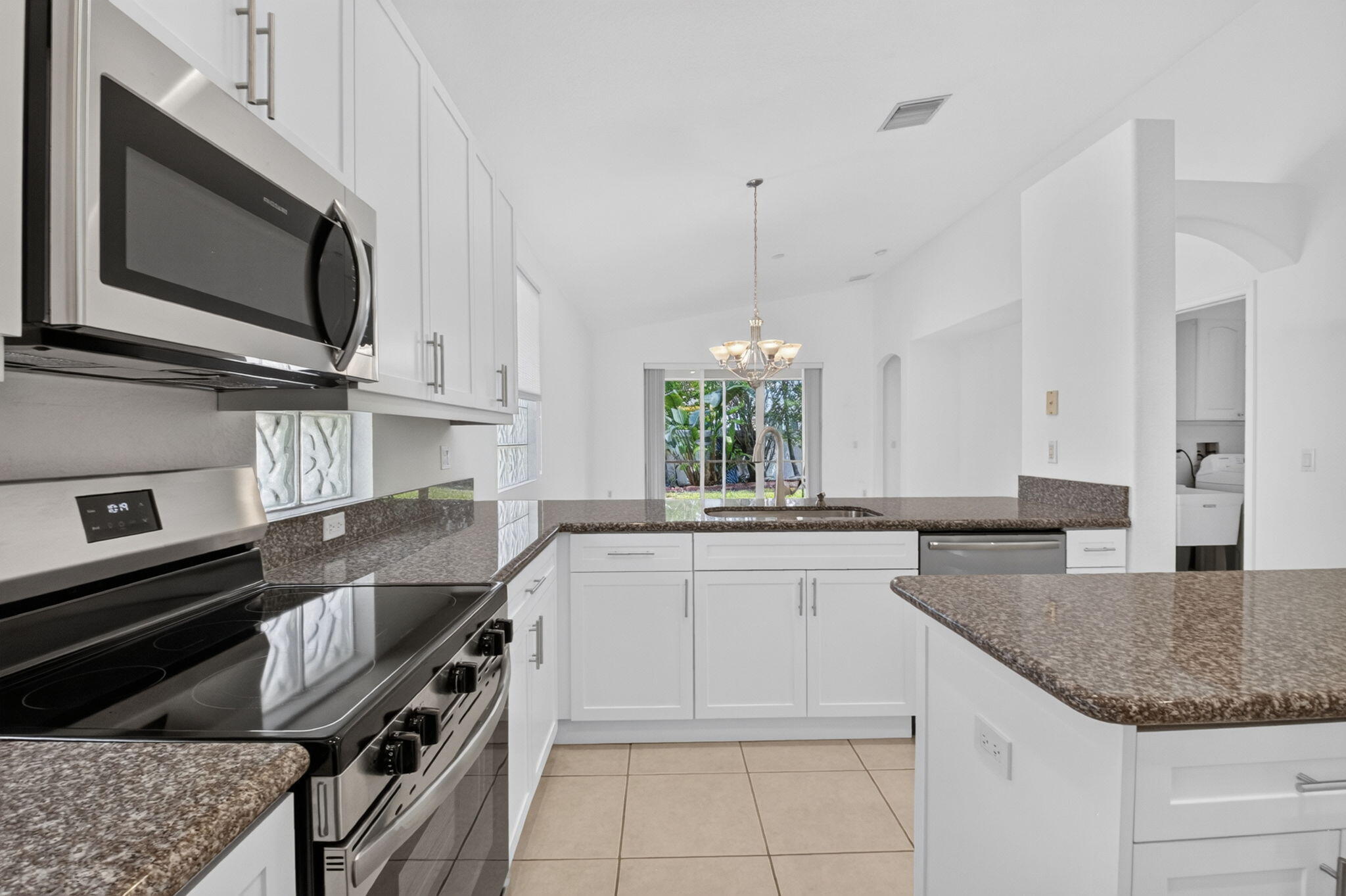 8107 Bellafiore Way Property Photo 9