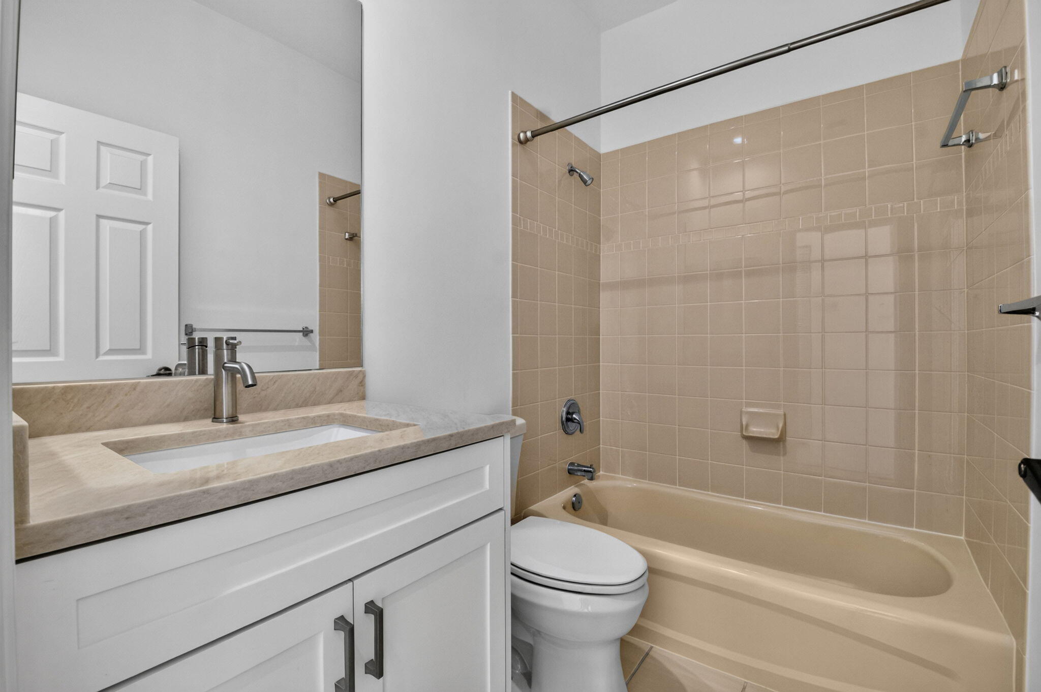 8107 Bellafiore Way Property Photo 17