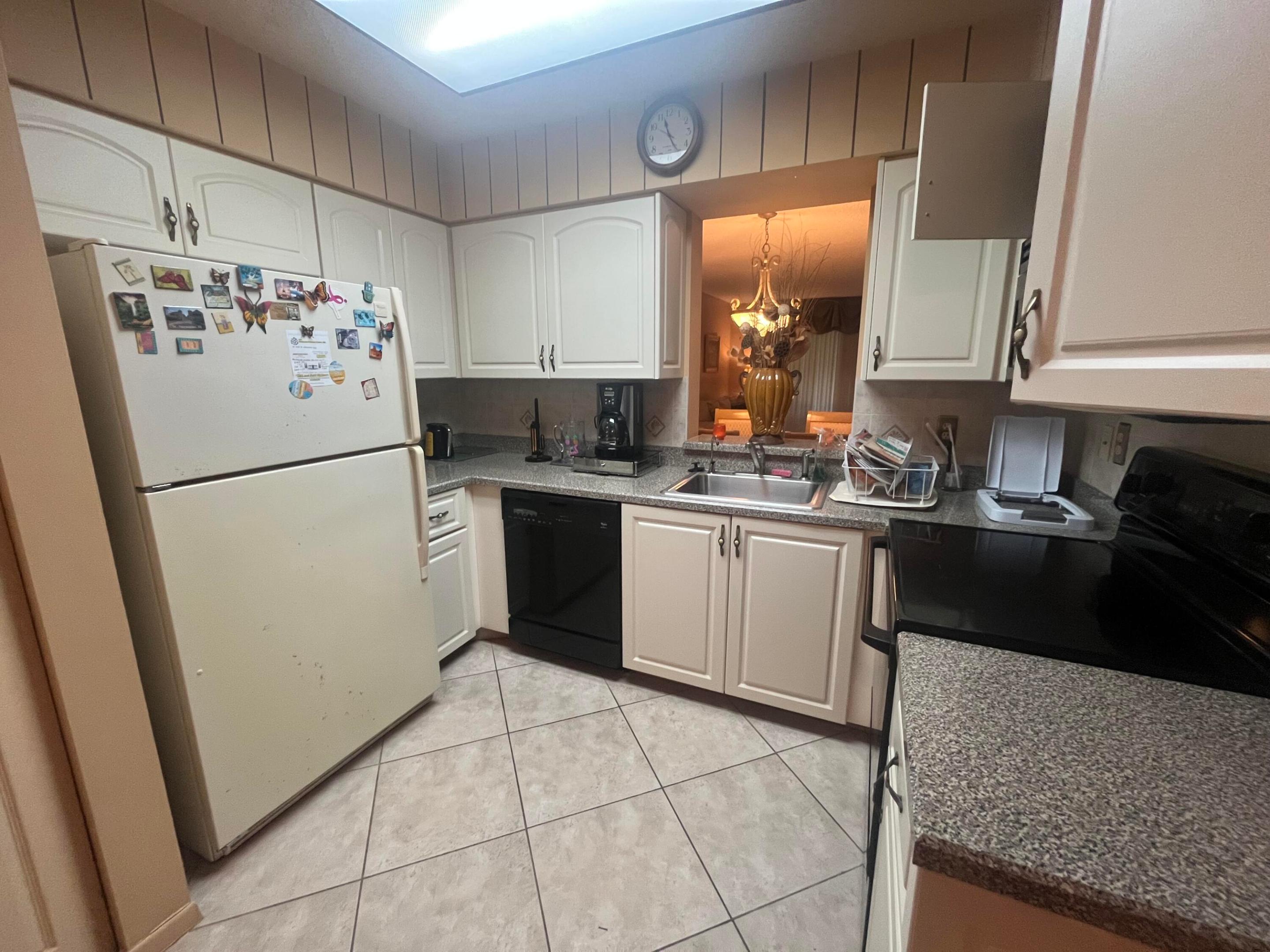 7185 Huntington Lane #306 Property Photo 11