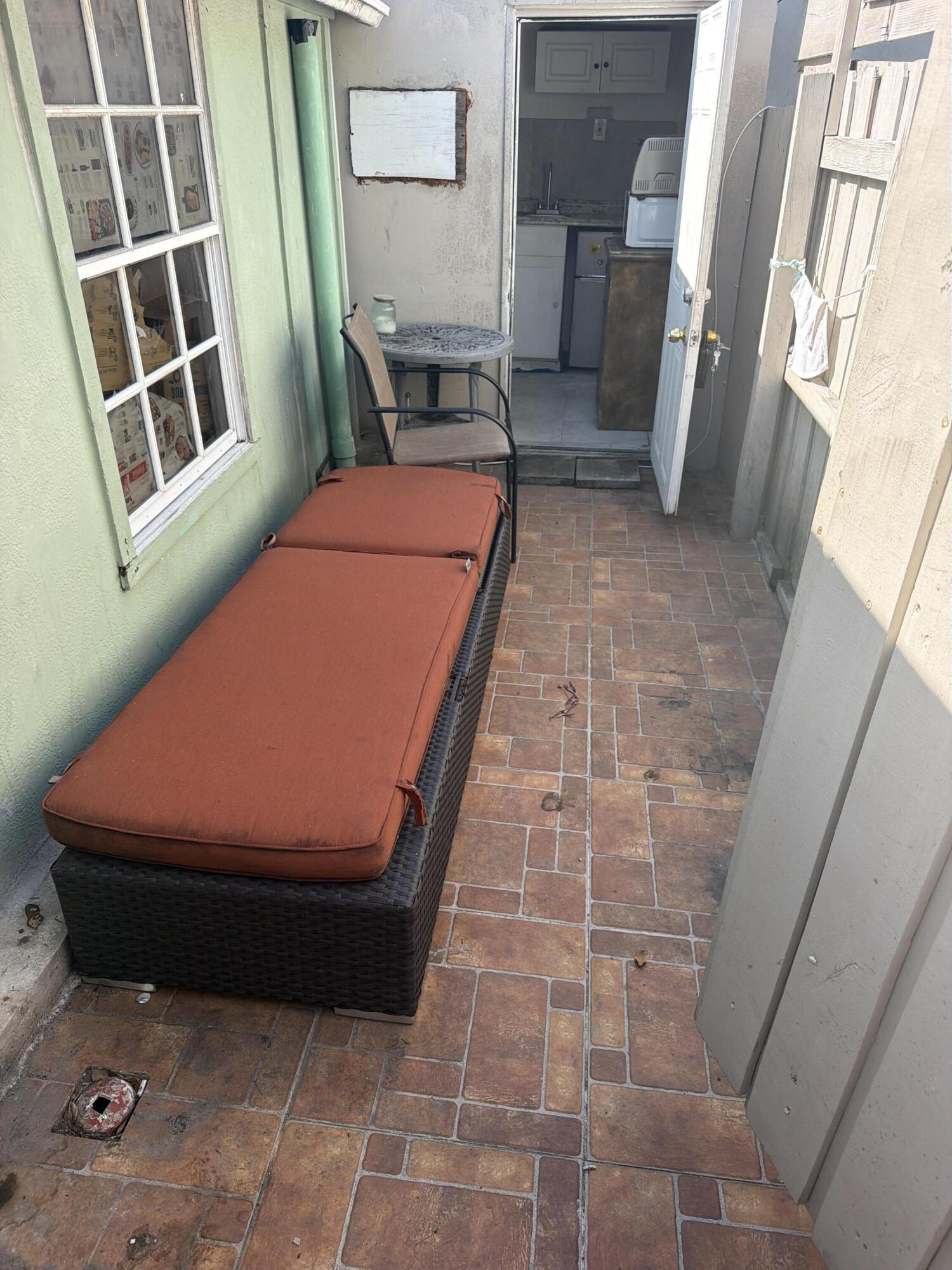 1822 Cleveland Street C Property Photo 1
