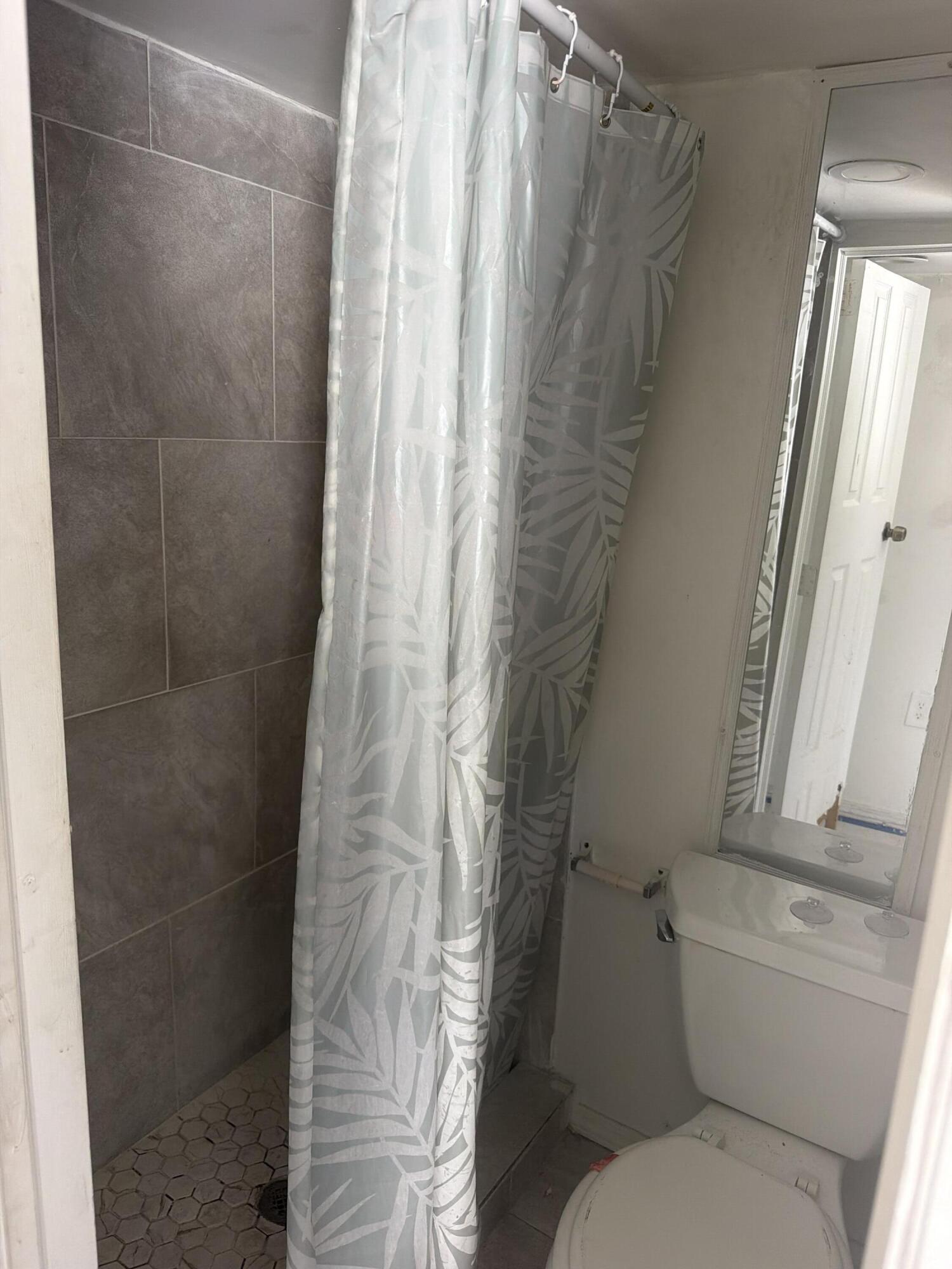 1822 Cleveland Street C Property Photo 3