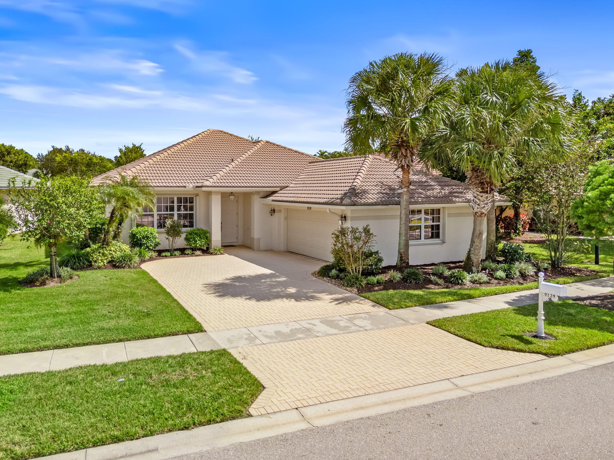 9139 Bay Harbour Circle Property Photo 1