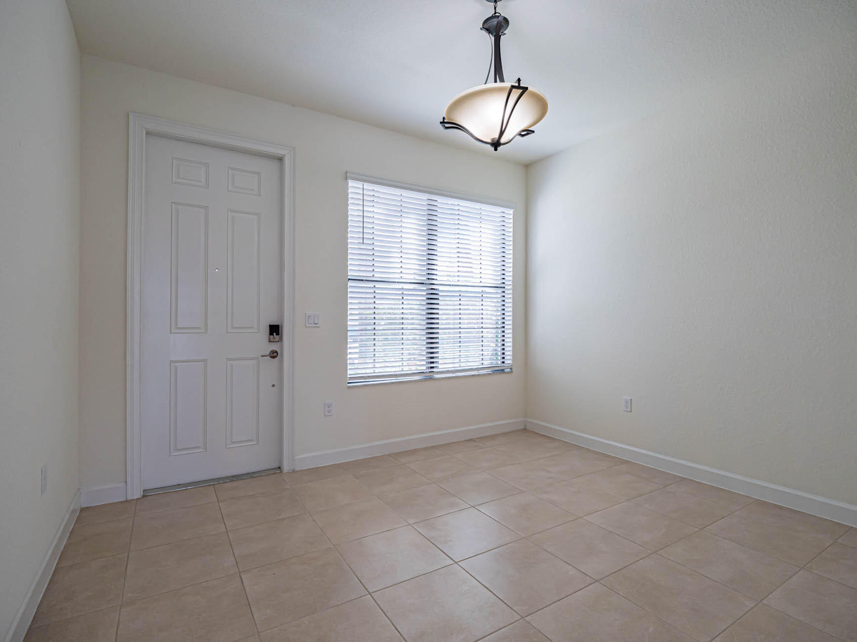 10032 W Villa Circle Property Photo 2