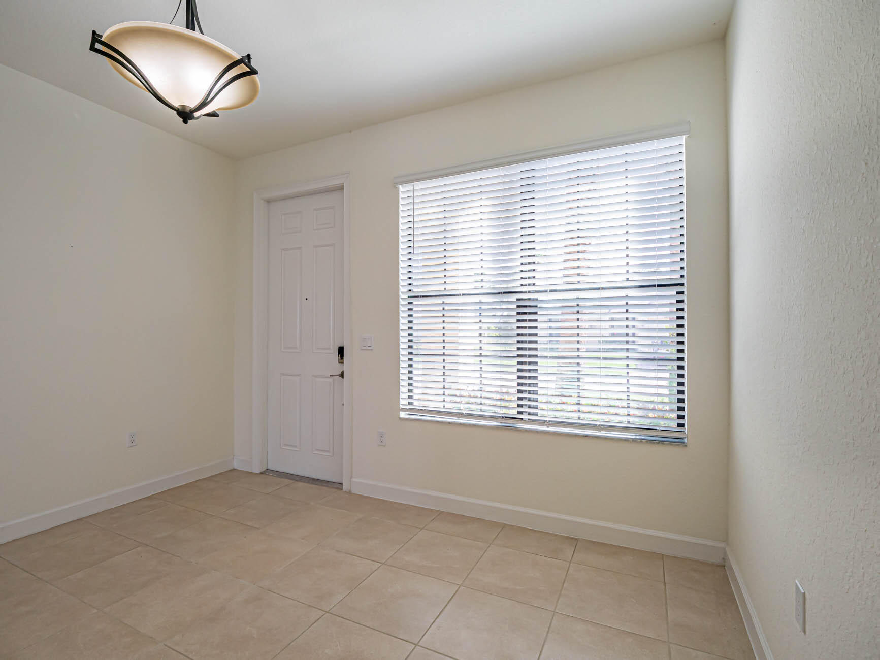 10032 W Villa Circle Property Photo 3