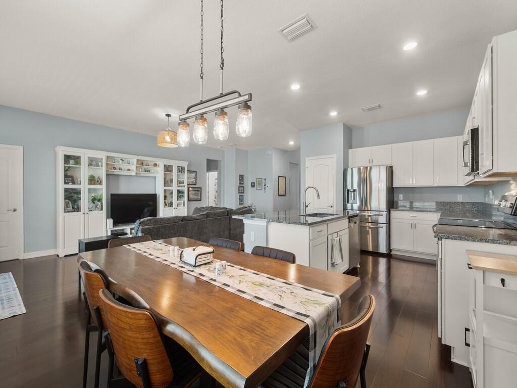 9880 Verona Manor Property Photo 13