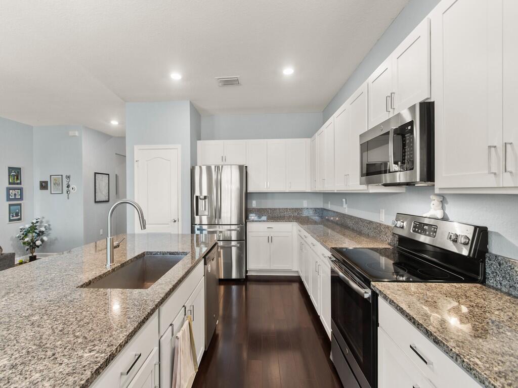 9880 Verona Manor Property Photo 16