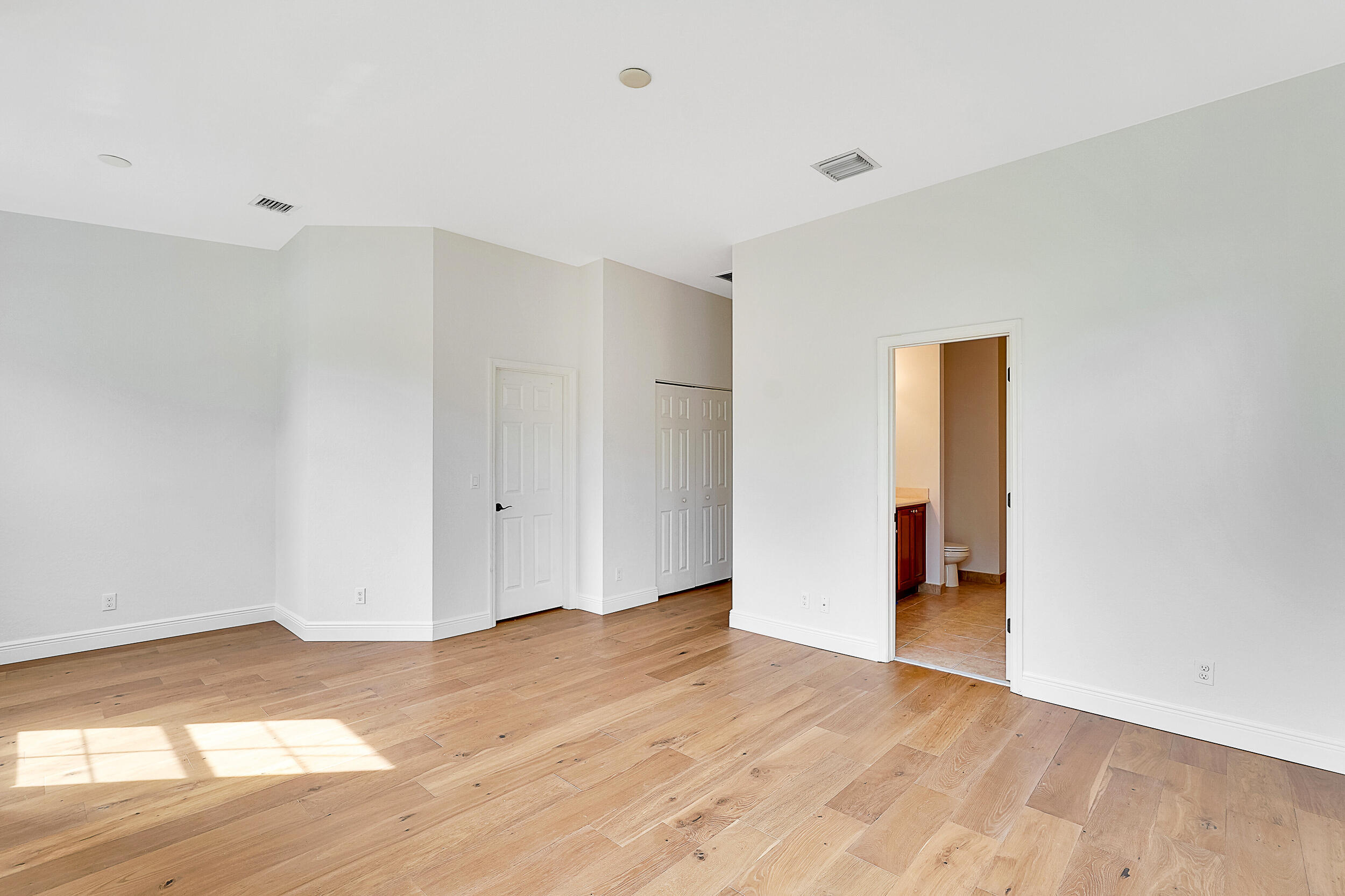 615 Dakota Drive Property Photo 14