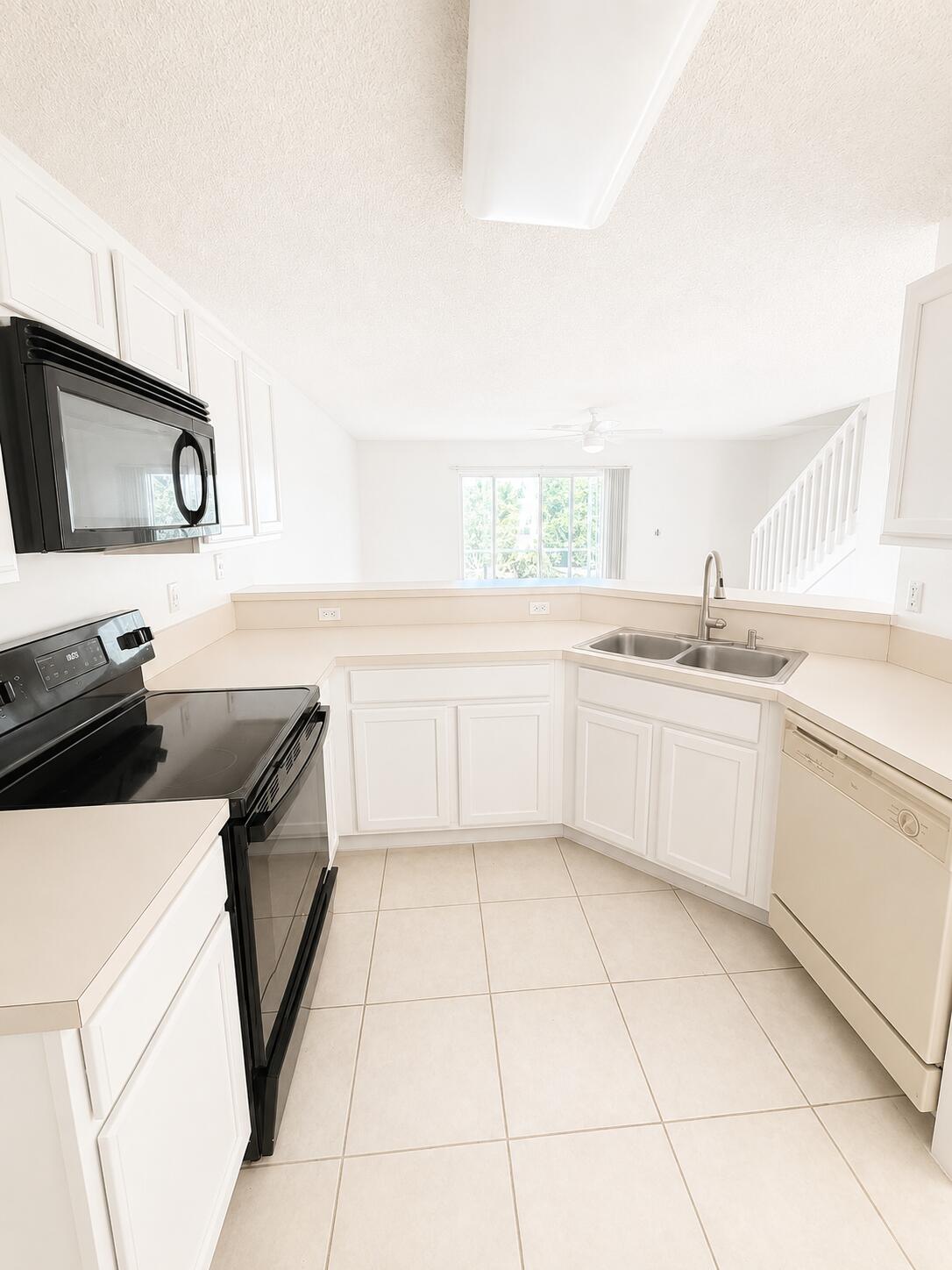 111 Fox Meadow Run Property Photo 3