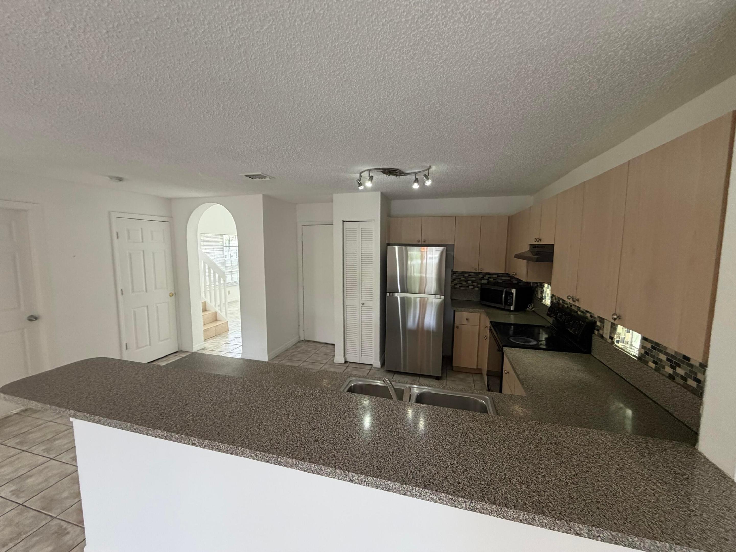 4172 Pine Hollow Circle Property Photo 9