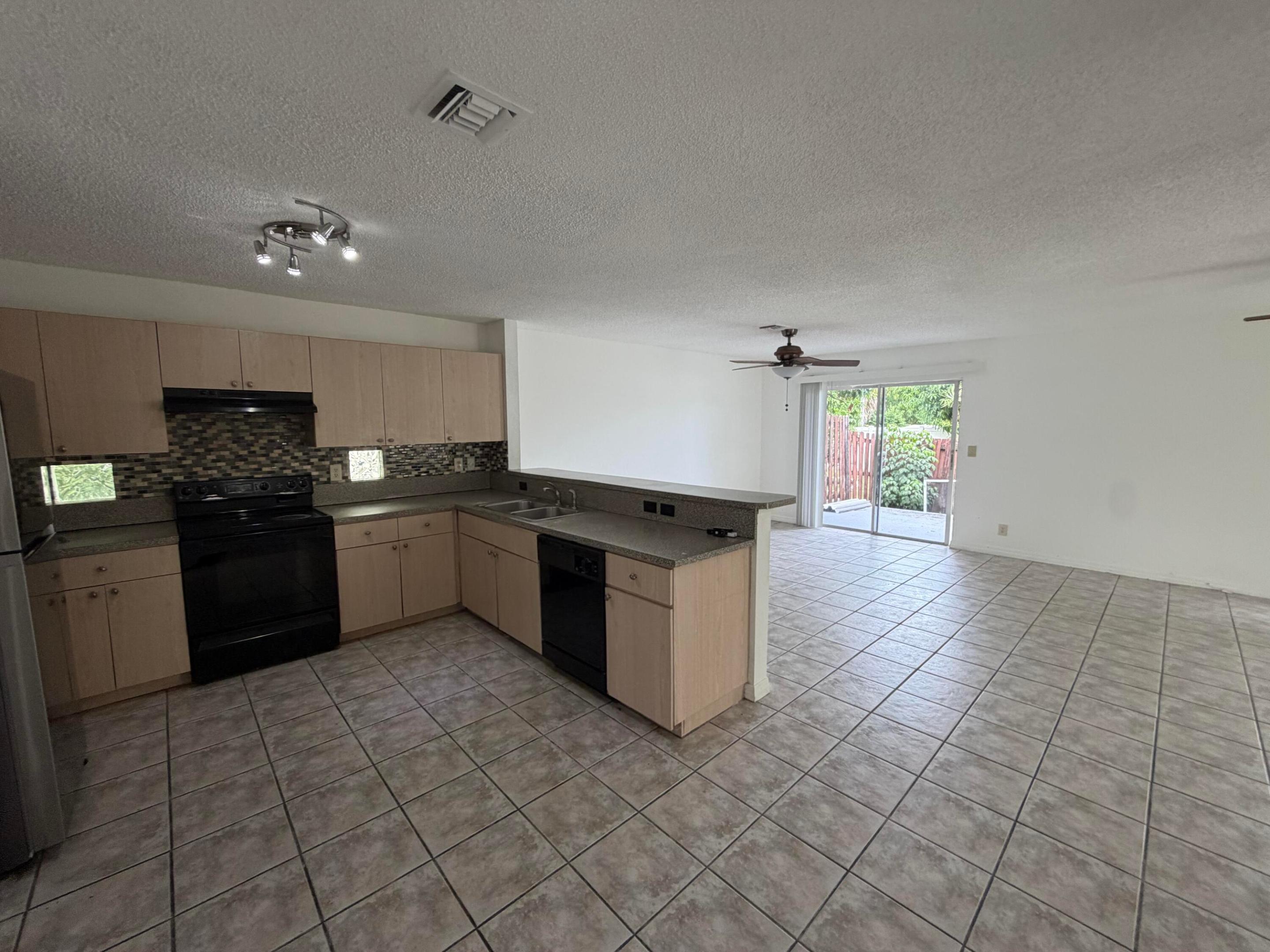 4172 Pine Hollow Circle Property Photo 29