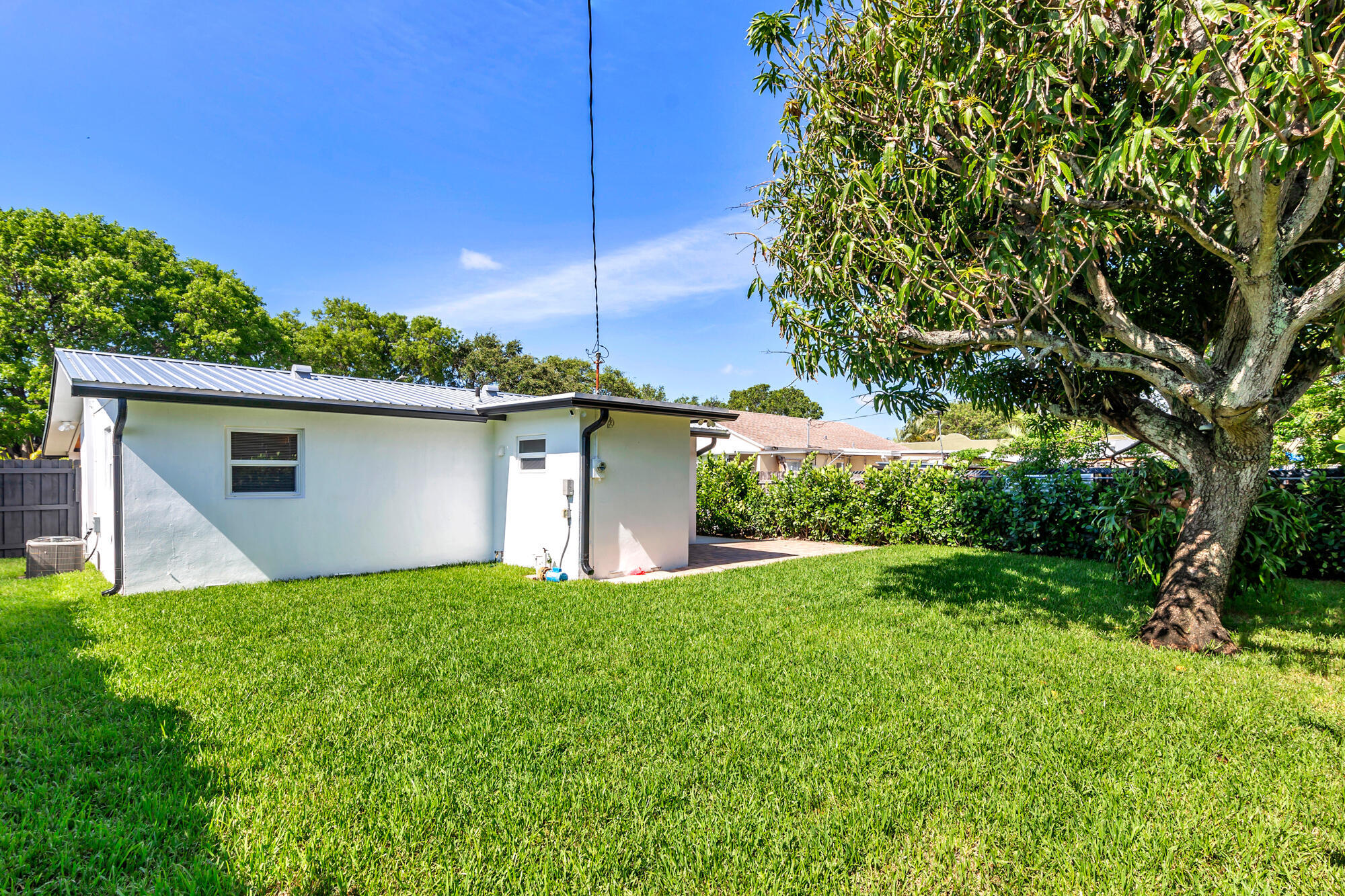 411 Summa Street Property Photo 9
