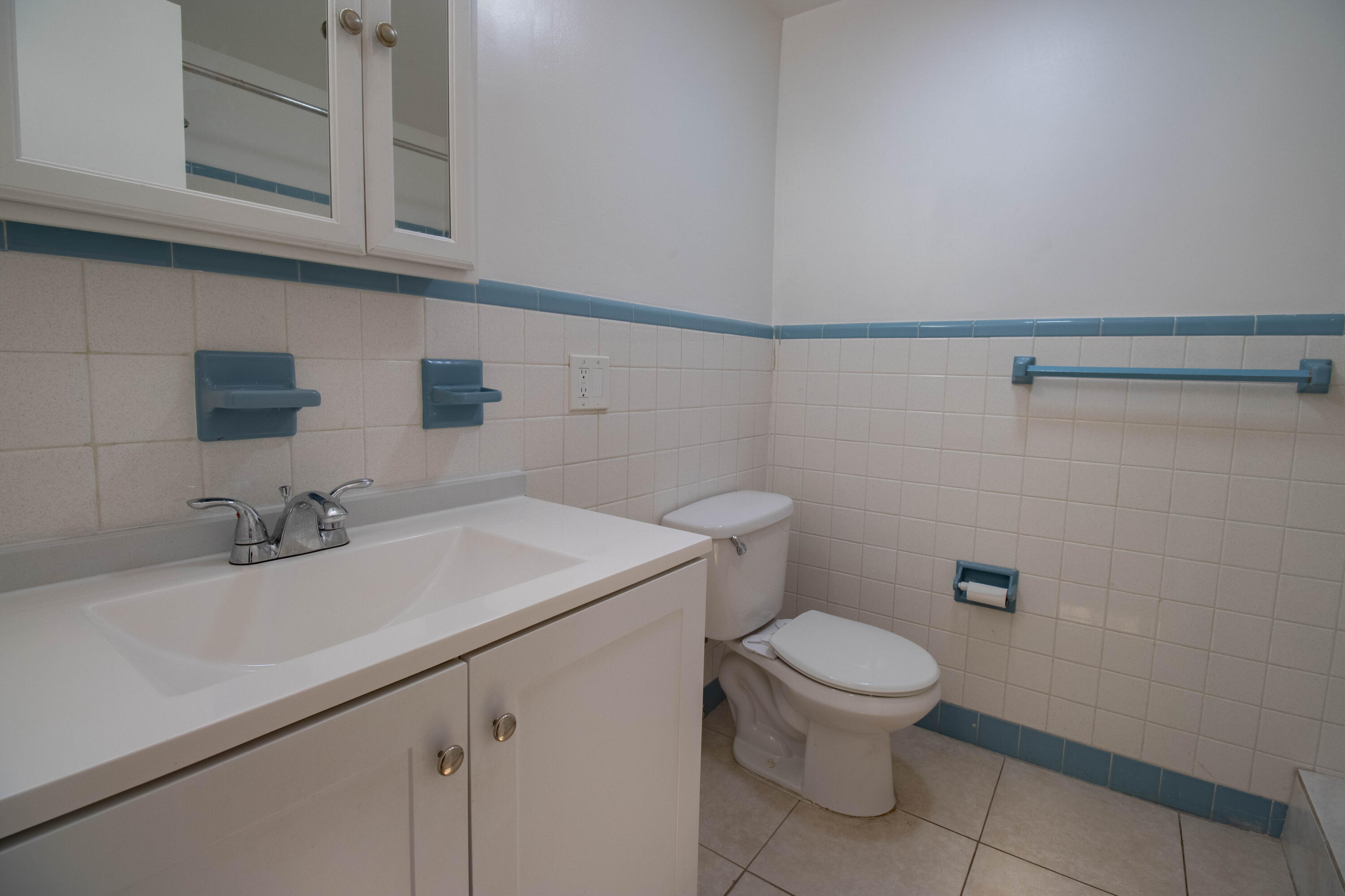 1855 Adams #29 Property Photo 6