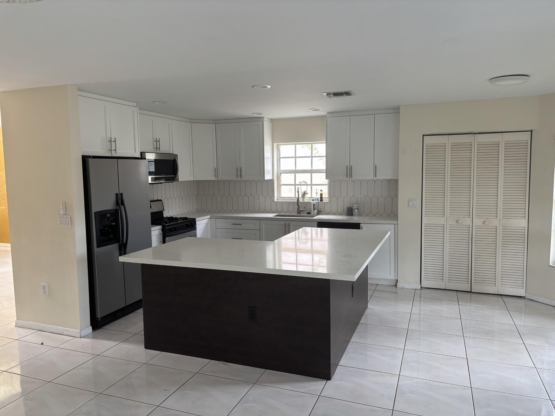 56 Gables Boulevard Property Photo 5