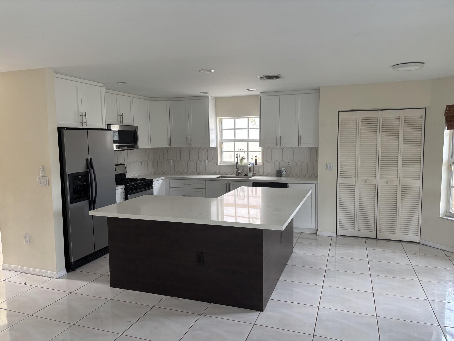 56 Gables Boulevard Property Photo 6