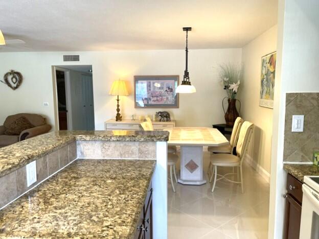 1315 High Point Way Se B Property Photo 6