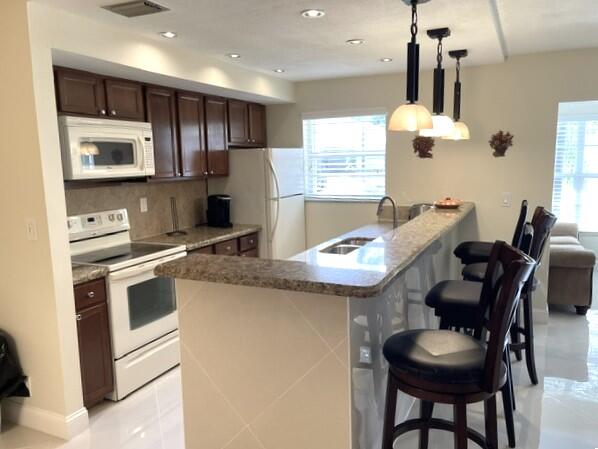 1315 High Point Way Se B Property Photo 7