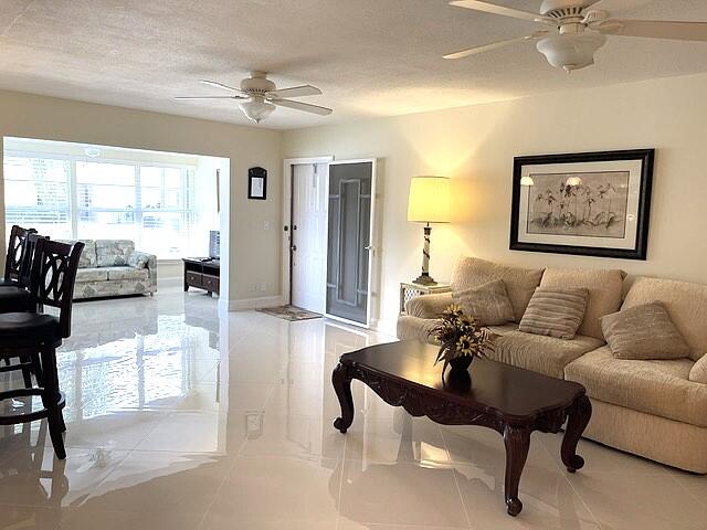 1315 High Point Way Se B Property Photo 15