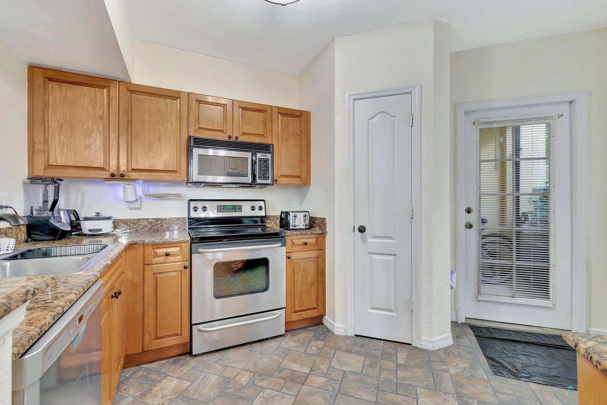 1207 Belmont Place Property Photo 18