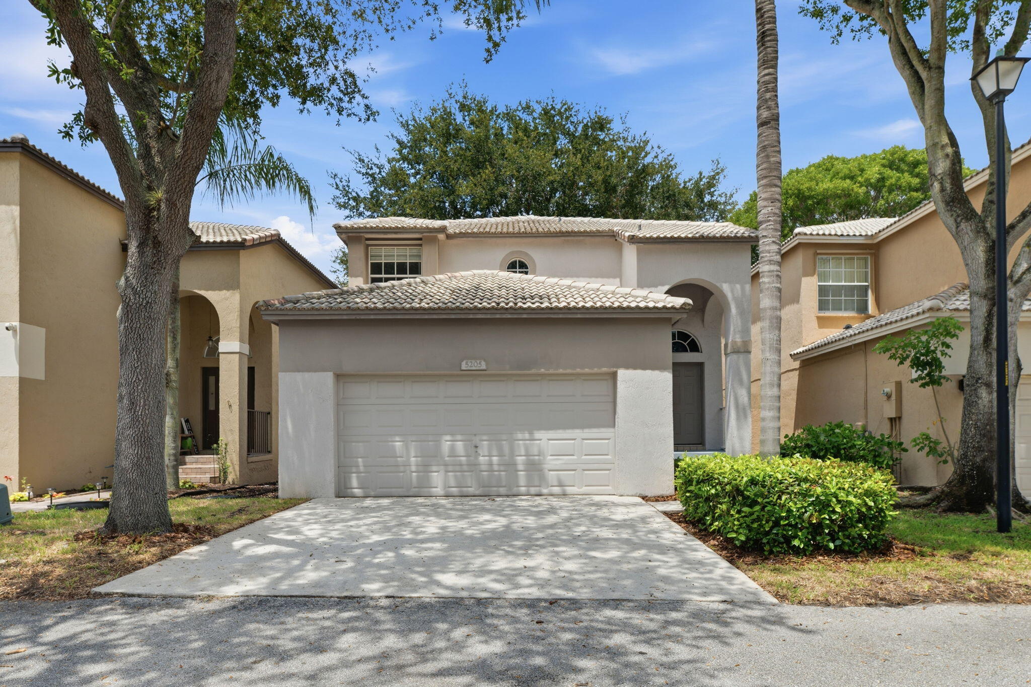 5205 Eagle Cay Manor Property Photo 1