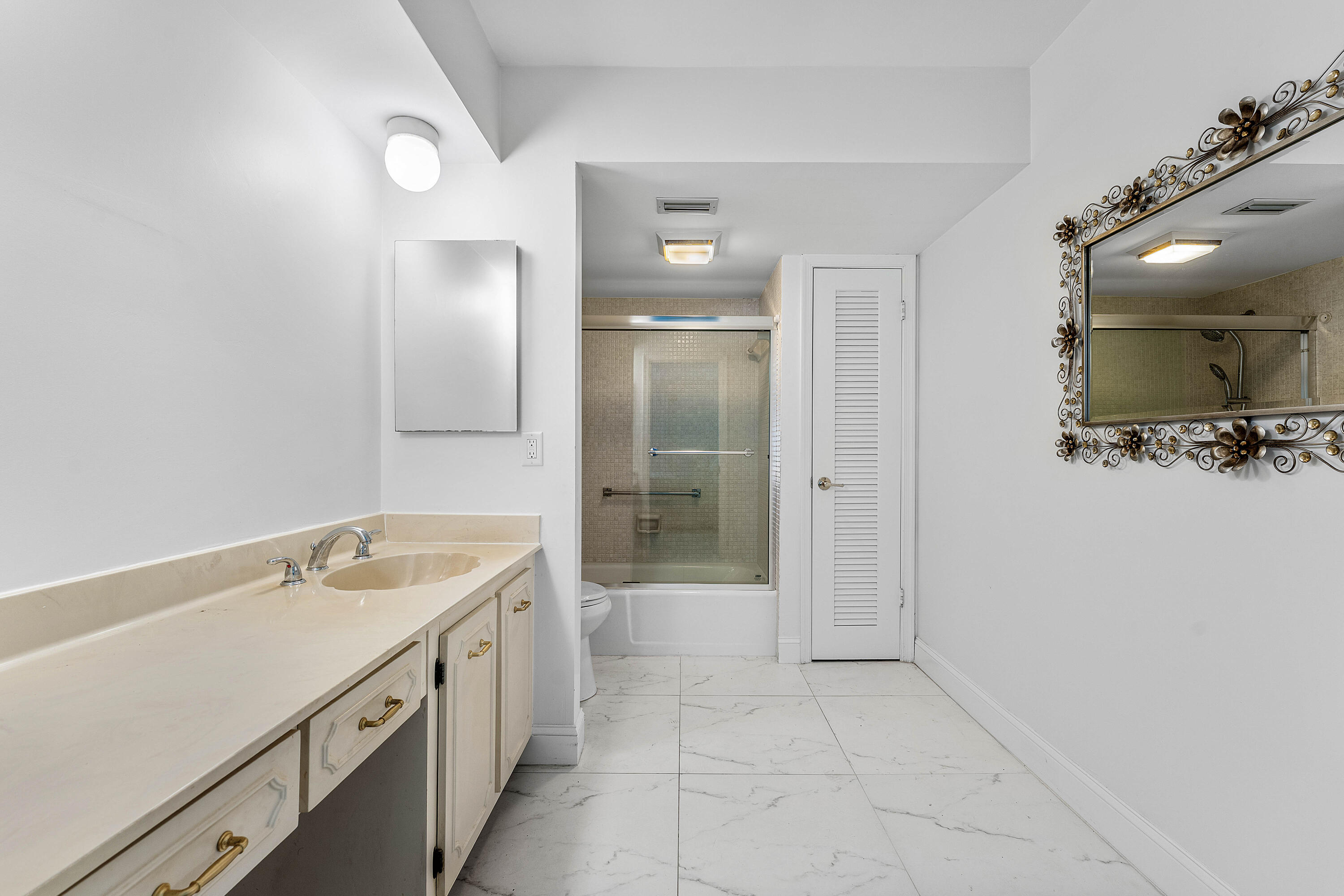 250 John F Kennedy Drive 107 Property Photo 15